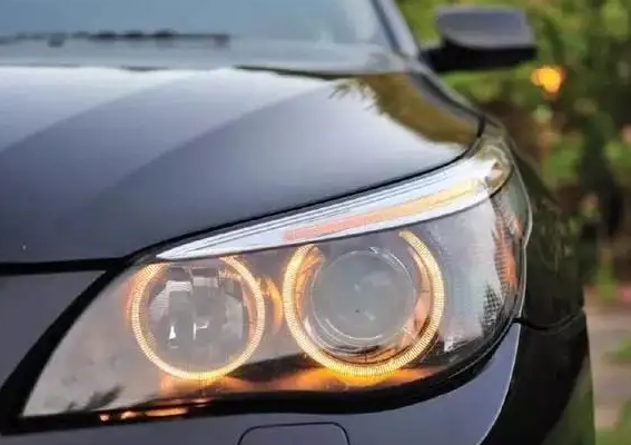 車(chē)燈拋光