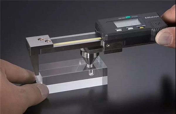 日本三豐邊緣-中心型背置量爪型偏置卡尺2